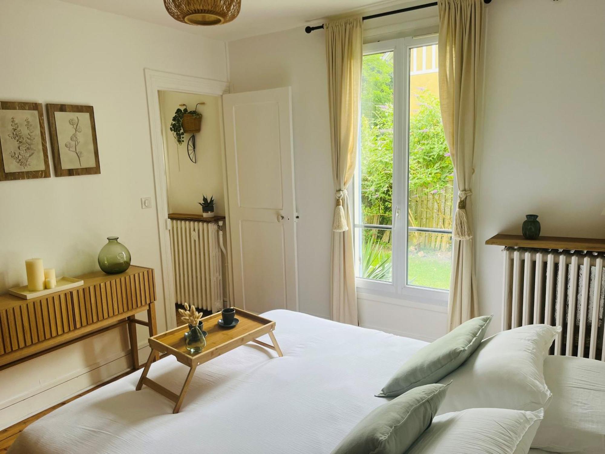 Les Volets Bleus Villa Parmain ภายนอก รูปภาพ