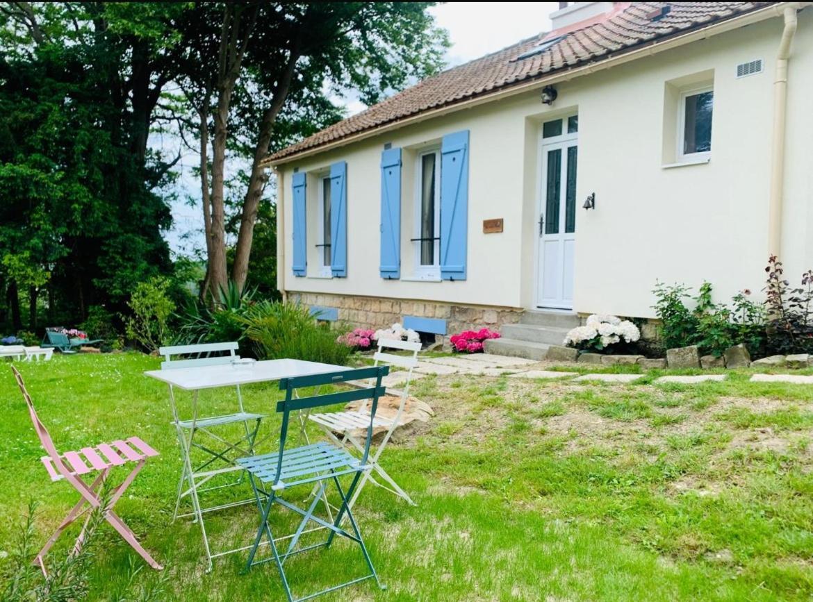 Les Volets Bleus Villa Parmain ภายนอก รูปภาพ