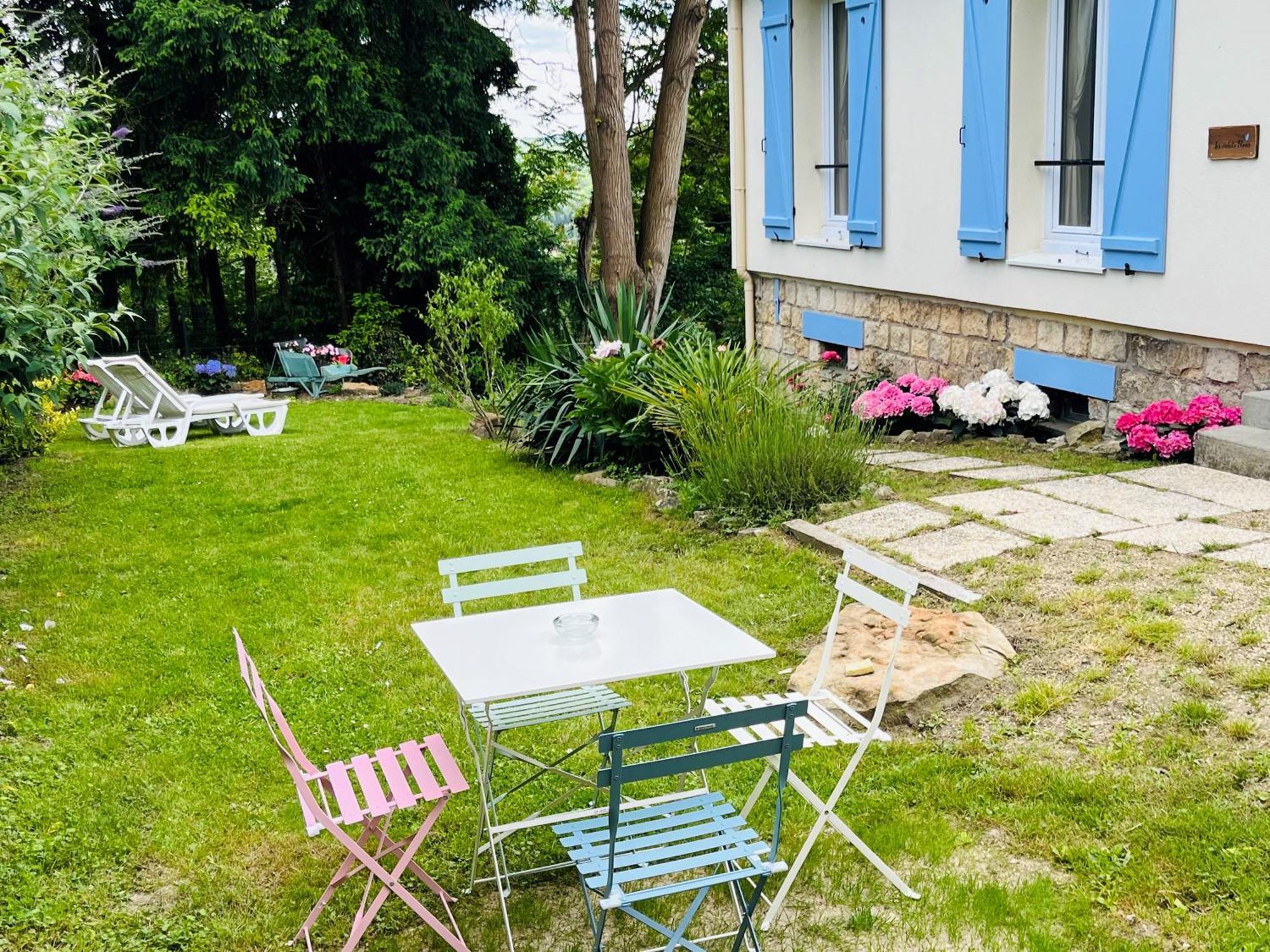 Les Volets Bleus Villa Parmain ภายนอก รูปภาพ